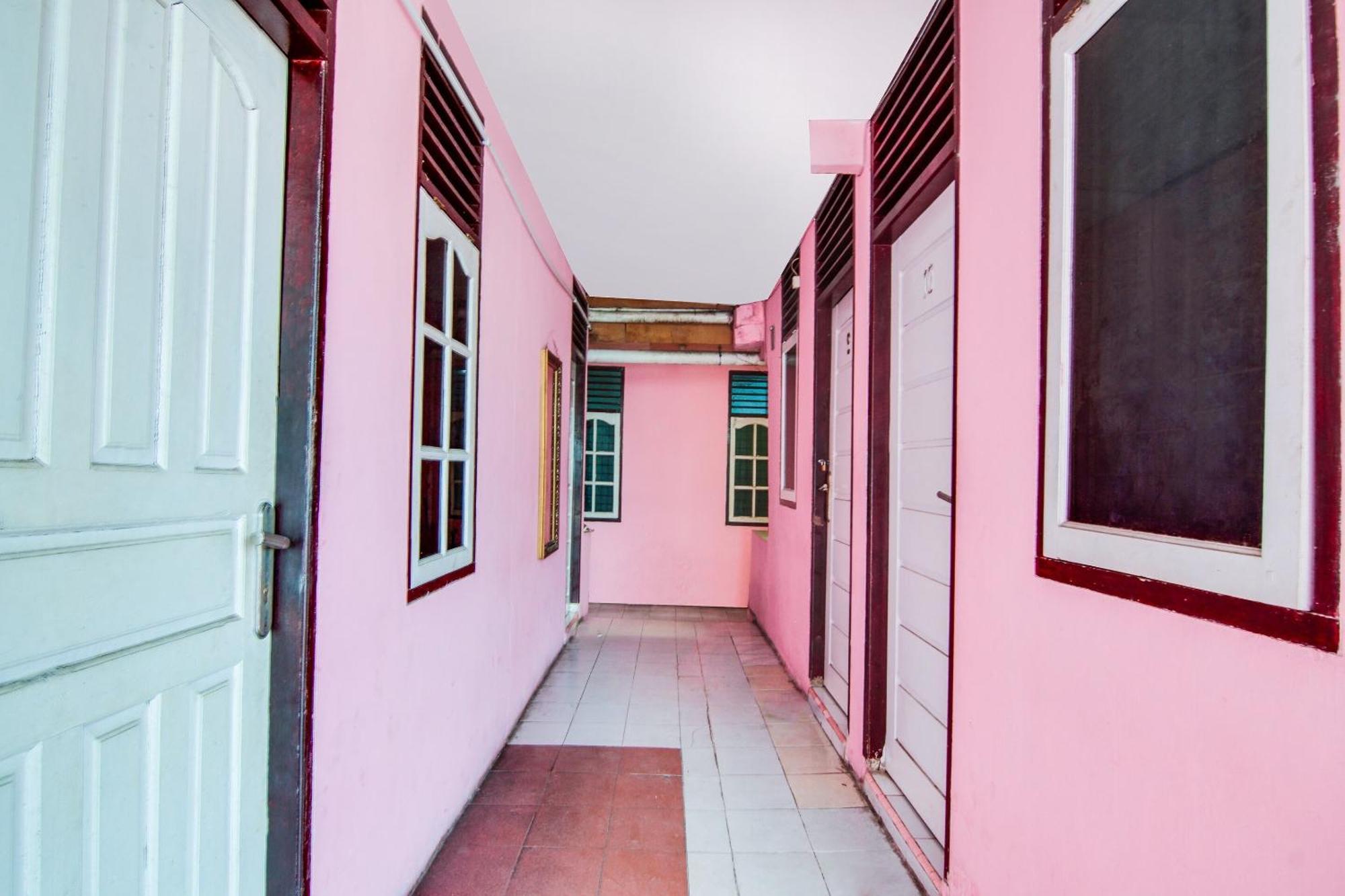 Spot On 91858 Raja Homestay Syariah Pekanbaru Ngoại thất bức ảnh